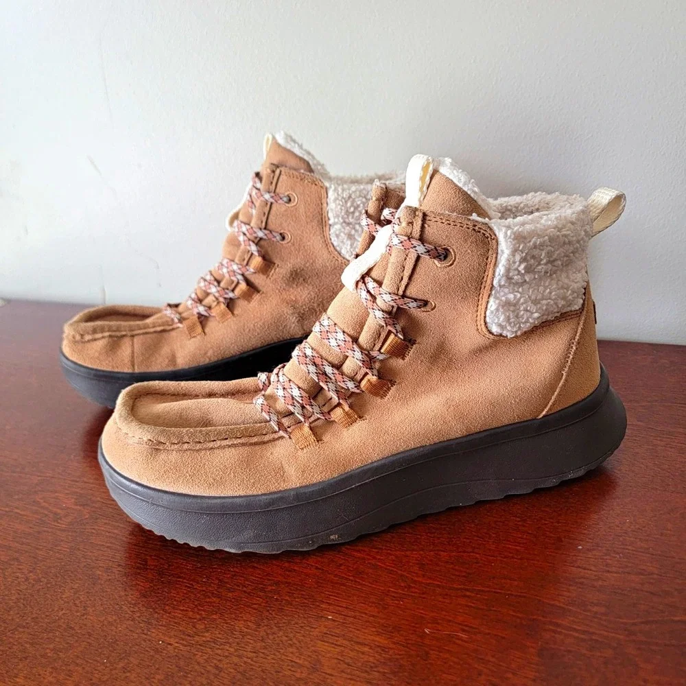 Hey Dude Wendy Peak Women's 10M Lined No Tie Ankle Boot Canvas Tan Black Outdoor